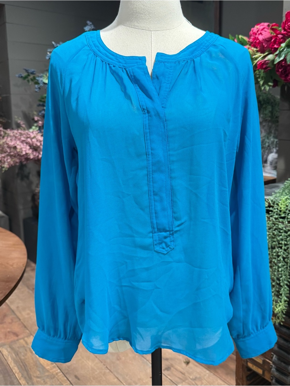 Patterson J Kincaid silky blue blouse Size small